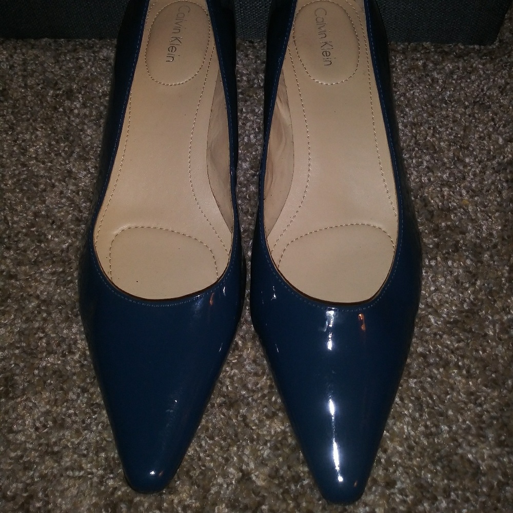 7M CALVIN KLEIN Blue Kitten Heels